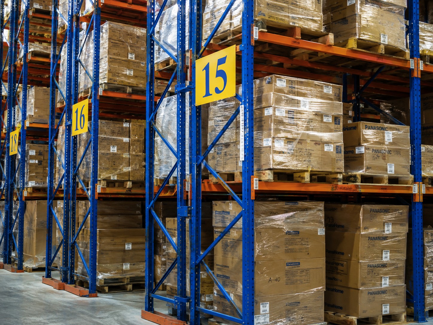very narrow aisle heavy-duty warehouse industrial racking system Rack and Save Singaproe